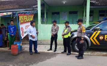Kiai Fuad Ikut Pantau Aktifitas di Pos Penjagaan Kesehatan