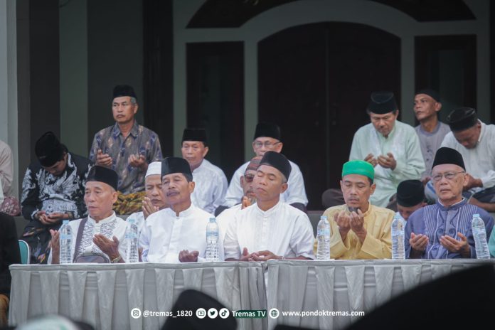 Suasana Doa Bersama Calon Jamaah Haji Kabupaten Pacitan dan Santri Pondok Tremas