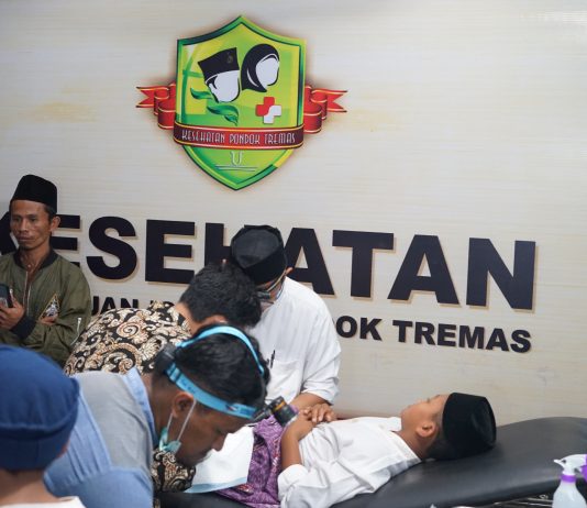 Khitan Massal Gratis di Pondok Tremas