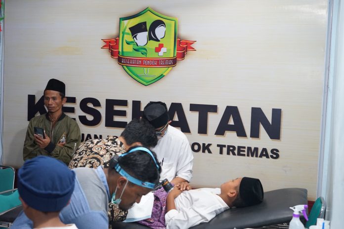 Khitan Massal Gratis di Pondok Tremas