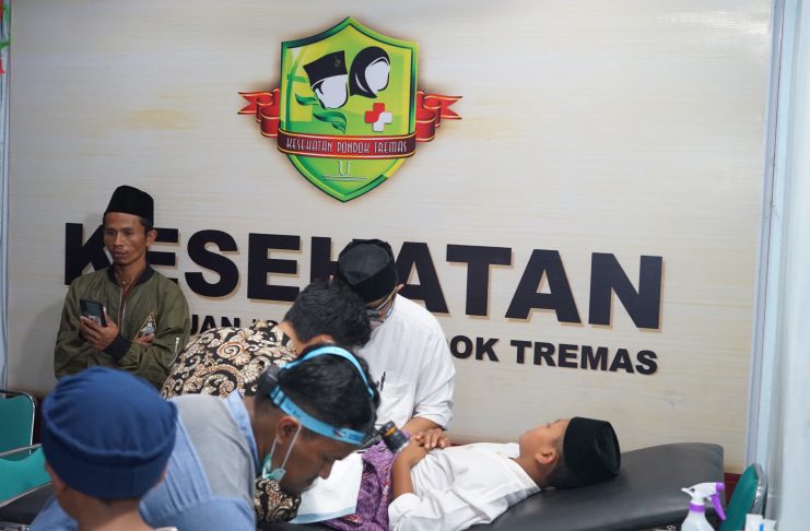 Khitan Massal Gratis di Pondok Tremas