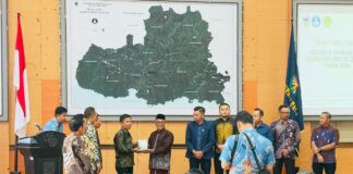 Kawal Program ‘Sekolah Sak Ngajine’, Gus Luqman: Ini Terobosan Strategis Penguatan Karakter Generasi Qur’ani Gus Luqman dalam rapat finalisasi integrasi sekolah dan Madin di Pacitan