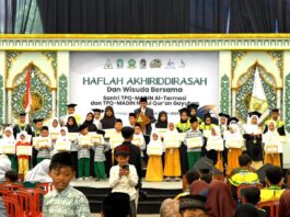 Wisuda TPQ-MADIN Al-Tarmasi dan TPQ-MADIN Nurul Qur'an Gayuhan.