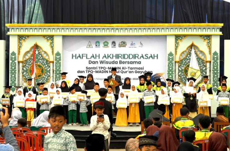 Semarak Akhirussanah, 108 Santri TPQ-MADIN Al-Tarmasi dan Nurul Qur’an Resmi Diwisuda Wisuda TPQ-MADIN Al-Tarmasi dan TPQ-MADIN Nurul Qur'an Gayuhan.