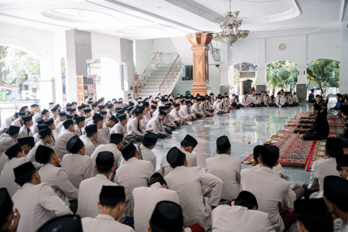 Suasana Pemberangkatan Santri peserta Dakwah Bil Hal Suasana Pemberangkatan Santri peserta Dakwah Bil Hal