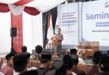Gus Luqman saat seminar bertajuk Santri Innovation: AI & Robotics di Pondok Tremas.