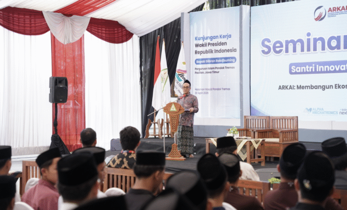 Gus Luqman saat seminar bertajuk Santri Innovation: AI & Robotics di Pondok Tremas.