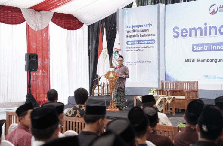 Gus Luqman saat seminar bertajuk Santri Innovation: AI & Robotics di Pondok Tremas.